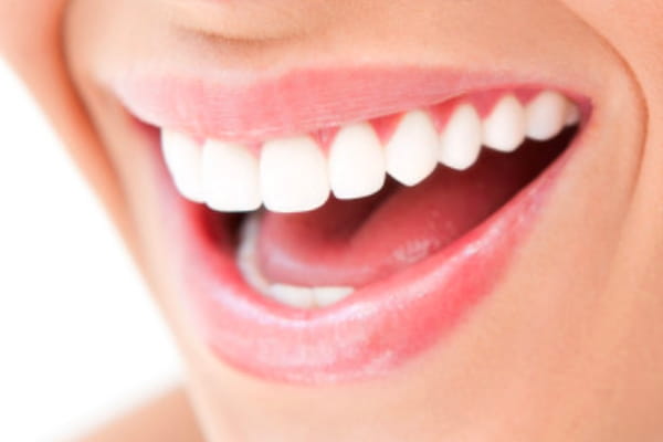 歯茎の左右差や形を改善